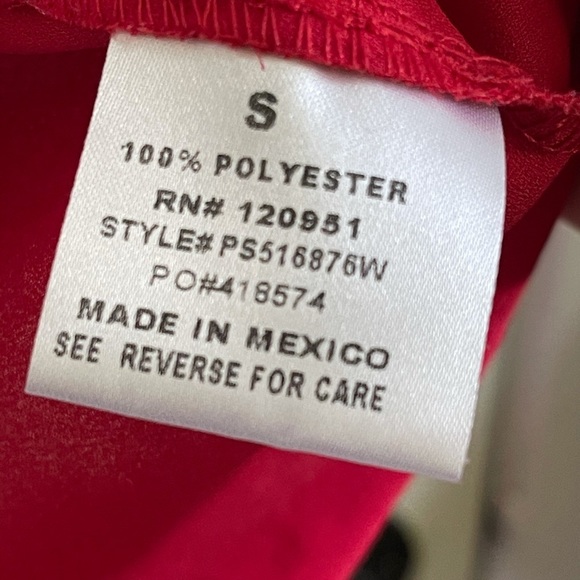 3/$30 Pink Rose red sleeveless blouse - Picture 4 of 6